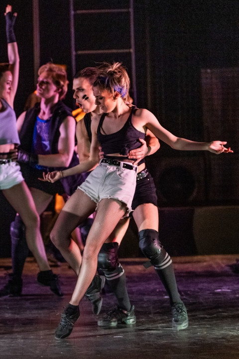 We support theater enthusiasts