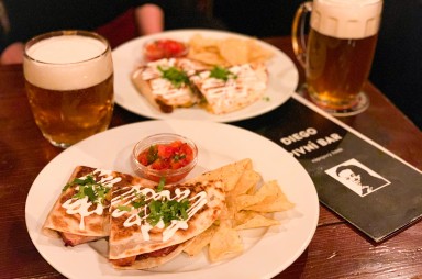 Karlín: Diego pivní bar - quesadillas