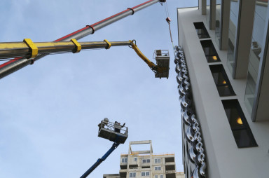 Installation of the sculpture